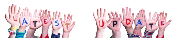 Παιδιά Χέρια Οικοδόμηση Πολύχρωμο Αγγλική Λέξη Τελευταία Ενημέρωση Μεμονωμένο Λευκό — Φωτογραφία Αρχείου