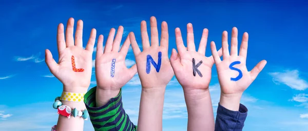 Children Hands Building Kolorowe Angielskie Słowa Linki Błękitne Niebo Jako — Zdjęcie stockowe