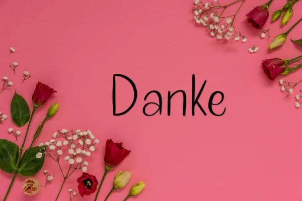 Κόκκινα Τριαντάφυλλα Και Διάταξη Λουλουδιών Άνοιξη Γερμανικό Κείμενο Danke Μέσα — Φωτογραφία Αρχείου