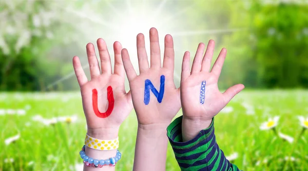 Crianças Mãos Construindo Colorido Alemão Palavra Uni Significa Universidade Prado — Fotografia de Stock