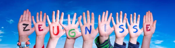 Bambini Hands Building Colorful German Word Zeugnisse Significa Rapporti Scolastici — Foto Stock