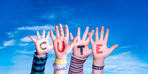 Kinderen Handen Bouwen Kleurrijk Engels Woord Schattig Blauwe Lucht Als — Stockfoto