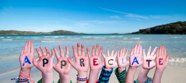 Children Hands Building Barevné Anglické Slovo Ocení Letní Oceán Moře — Stock fotografie