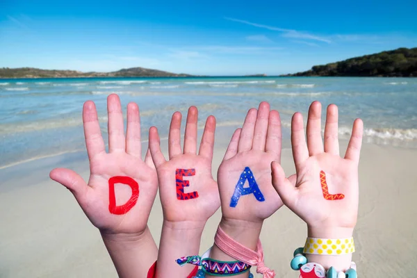 Children Hands Building Kolorowy Angielski Word Deal Ocean Letni Morze — Zdjęcie stockowe