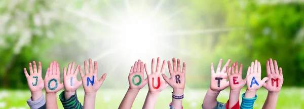 Çocuk Elleri Renkli Ngilizce Kelimeleri Nşa Ediyor Takımımıza Katıl Arkaplan — Stok fotoğraf
