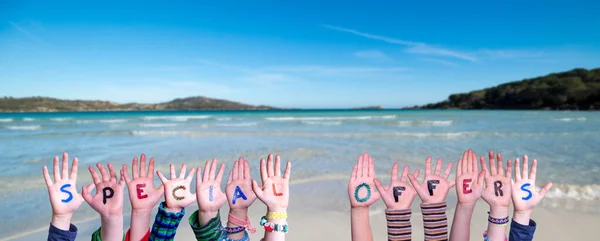 Crianças Mãos Construindo Colorido Inglês Palavra Ofertas Especiais Oceano Verão — Fotografia de Stock