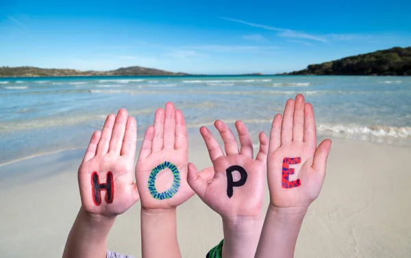 Children Hands Building Colorido Inglês Palavra Esperança Oceano Verão Mar — Fotografia de Stock
