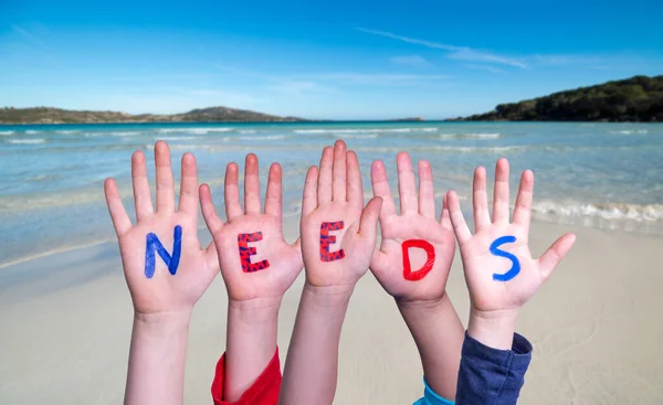 Children Hands Building Barevné Anglické Slovo Potřebuje Letní Moře Oceán — Stock fotografie