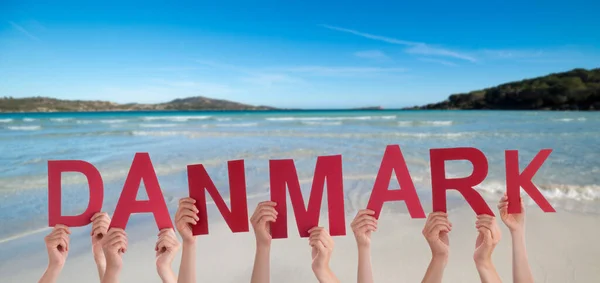 建造丹麦语单词Danmark意味着丹麦 夏季海 滩背景 — 图库照片