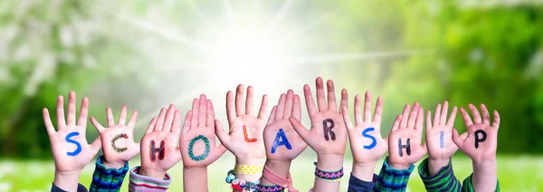 Çocuklar Eller Renkli Ngilizce Kelime Bursu Nşa Ediyor Arkaplan Olarak — Stok fotoğraf