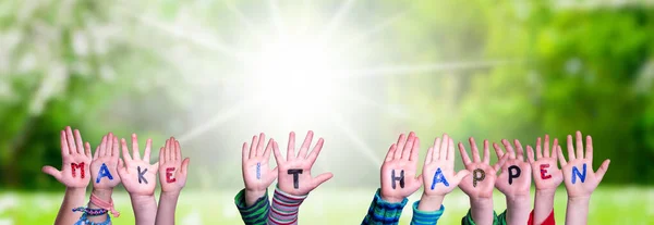 Детские Руки Создают Красочное Английское Слово Make Happy Солнечный Зеленый — стоковое фото