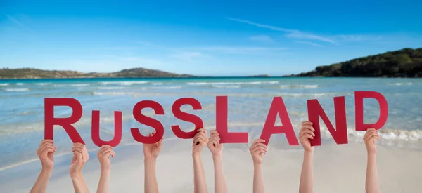 人或人的手建设德语单词俄语的意思是俄罗斯 夏季海 滩背景 — 图库照片