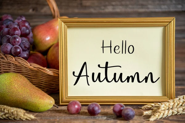 Jesienna Dekoracja Gruszkami Jabłkami Winogronami Tło Dziękczynienia Sezon Jesienny Tekst — Zdjęcie stockowe
