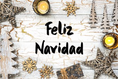 İspanyolca mesaj Feliz Navidad Mutlu Noeller demek. Mum, Ağaç, Kar Tanesi, Yıldızlar ve Hediye gibi Noel süslemeleri olan beyaz ahşap bir Noel Arkaplanı. Rustik Kart.