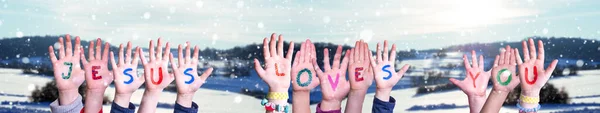 Children Hands Building Barevné Anglické Slovo Ježíš Miluje Bílé Zimní — Stock fotografie