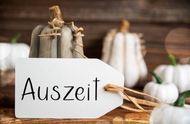 Pumpkins ile Sonbahar Dekorasyonu, Alman Metni Auszeit ile Kırsal Sonbahar Dekorasyonu