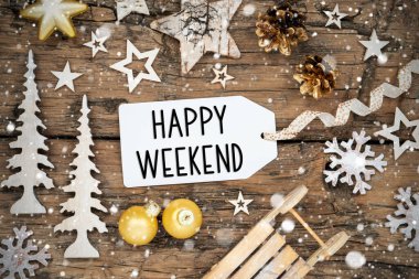 Kırsal Ahşap ve Altın Noel Arkaplanı, Kar yağışlı Noel Dekoru ve Mutlu Hafta Sonu Yazılı Etiket