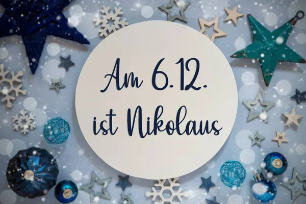 蓝色圣诞装饰与星 圣诞球和签署与文字A6 12月6日是圣尼克劳斯节 意思是 圣尼克劳斯节 — 图库照片