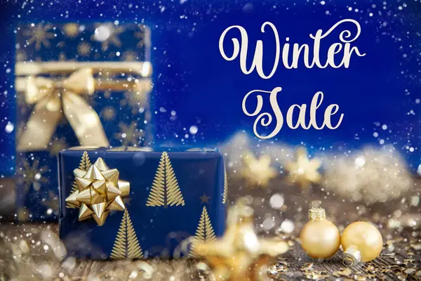 Text Winter Sale Mit Weihnachtsgeschenken Gold Und Blau Leuchtender Winterhintergrund Stockbild