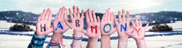 Çocuk Elleri Renkli Ngilizce Kelime Uyumu Oluşturuyor Kar Taneleri Karlı Telifsiz Stok Fotoğraflar