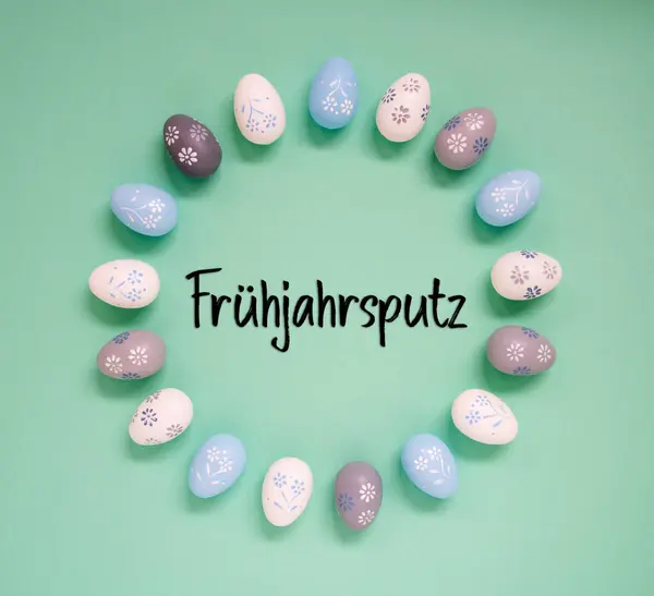 Flat Lay Niemieckim Tekstem Fruehjahrsputz Oznacza Wiosenne Sprzątanie Wielkanocne Jajko Obrazy Stockowe bez tantiem