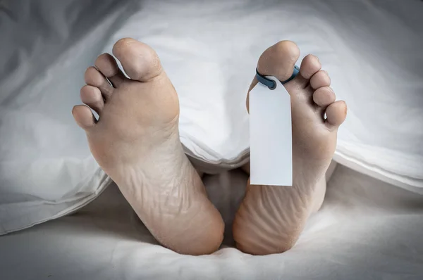 Close Feet Corpse Covered Sheet Blank Tag Tied Big Toe — Stock Photo, Image