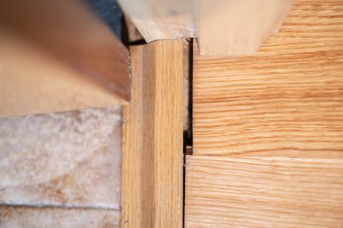 Poorly installed or defective laminated wood parquet