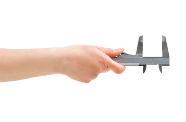 kadın el beyaz bir arka plan üzerinde izole bir kumpas ile ölçülür