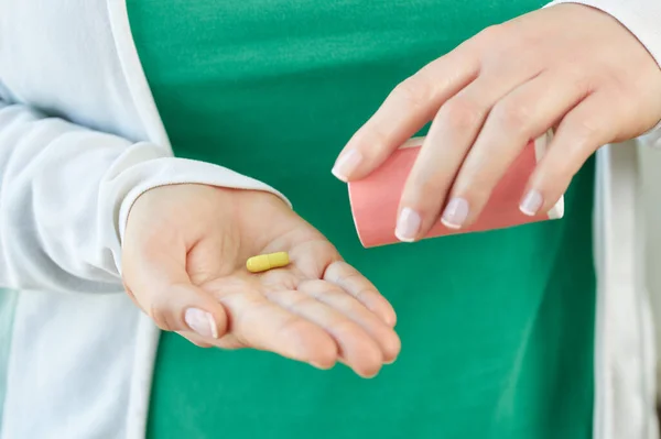 Shot Unrecognizable Young Woman Hand Showing Capsule Bottle Pills — Stockfoto