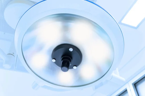 Detailní Záběr Chirurgické Lampy Moderním Operačním Sále — Stock fotografie