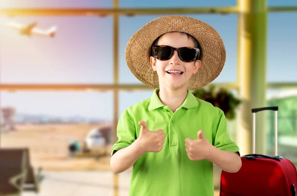 Happy Child Hat Sunglasses Holding Thumbs Airport — Stock Photo, Image