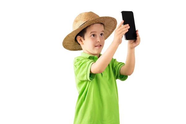 Tiro Menino Caucasiano Sorrindo Confiante Fazendo Selfie Pelo Smartphone Sobre — Fotografia de Stock