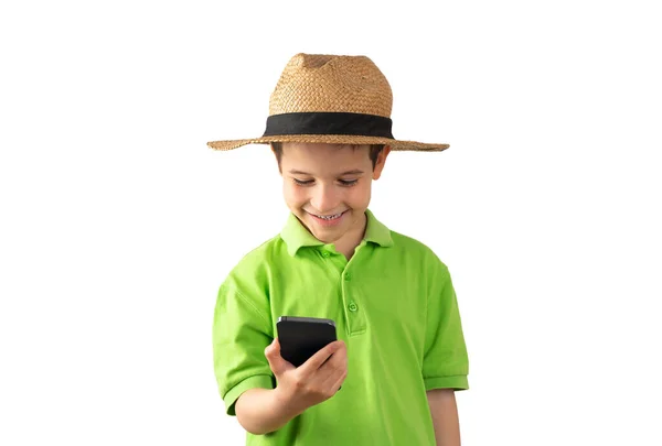 Studio Strzał Kaukaskiego Chłopca Pomocą Smartfona Patrząc Ekran Telefonu Szczęśliwą — Zdjęcie stockowe