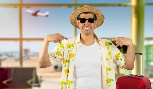 Latin Man Vacation Wearing Floral Shirt Hat Sunglasses Airport Looking — Stock Photo, Image