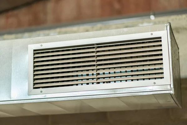 Närbild Utrustning För Ventilation Och Tak Isoleringssystem Parkeringen Källaren Modern — Stockfoto