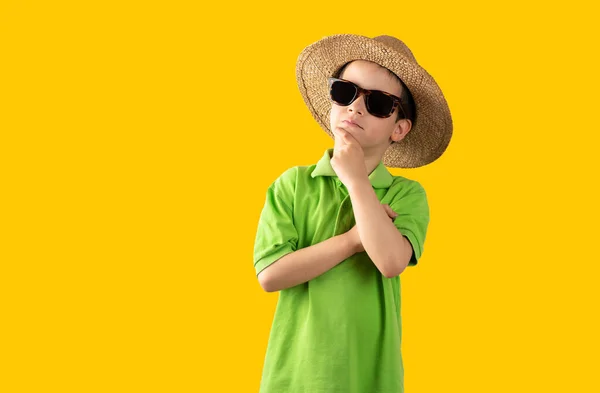 Boy Vacation Wearing Sunglasses Wearing Green Shirt Hat Isolated Yellow — Stock Photo, Image