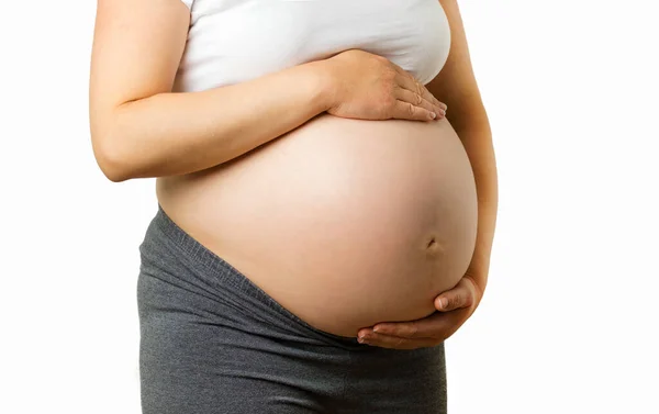 Nahaufnahme Einer Schwangeren Frau Die Ihren Bauch Vor Weißem Hintergrund — Stockfoto