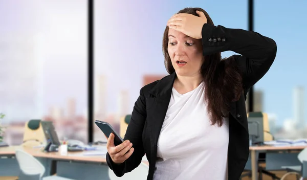 Shot Business Woman Texting Using Smartphone Office Stressed Hand Head — Φωτογραφία Αρχείου