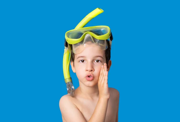 Criança Com Máscara Tuba Snorkel Com Mão Boca Dizendo Rumor — Fotografia de Stock