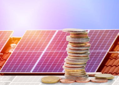 Evde çatıda güneş paneli kullanarak tasarruf edilen para