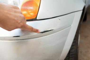 Profesyonel otomotiv temizliği için araba alırken el taraması ve hasar var mı diye.