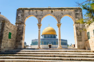 Kudüs, İsrail - 24 Temmuz 2023. El Aksa Camii, Tapınak Dağı, Kudüs, İsrail. Eski Kudüs 'teki Tapınak Dağı' nda bulunan bir İslami tapınak..