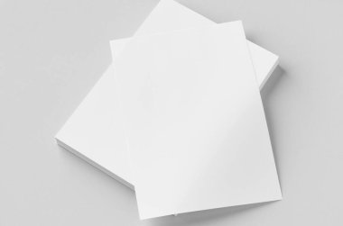 Özgeçmiş, özgeçmiş, antet, fatura modeli. Gri arkaplandaki A4 kağıtları yığını.