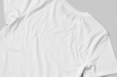 Erkekler yaka tişörtü modeli, arka taraf, yakın plan..