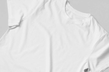 Erkekler yaka tişörtü modeli, yakın plan..