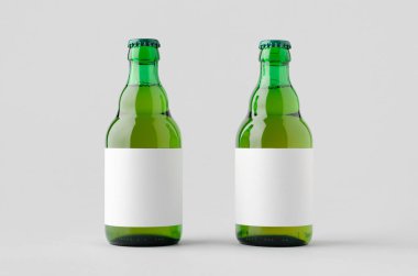 Yeşil Steinie bira şişesi. Üstünde boş etiket var..