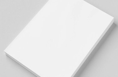 Özgeçmiş, özgeçmiş, antet, fatura modeli. Gri arkaplandaki A4 kağıtları yığını.