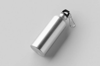 Yeniden kullanılabilir alüminyum su şişesi modeli.