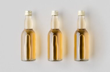 Minyatür ruhlar, içki şişesi maketi..