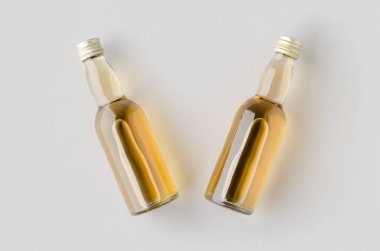 Minyatür ruhlar, içki şişesi maketi..